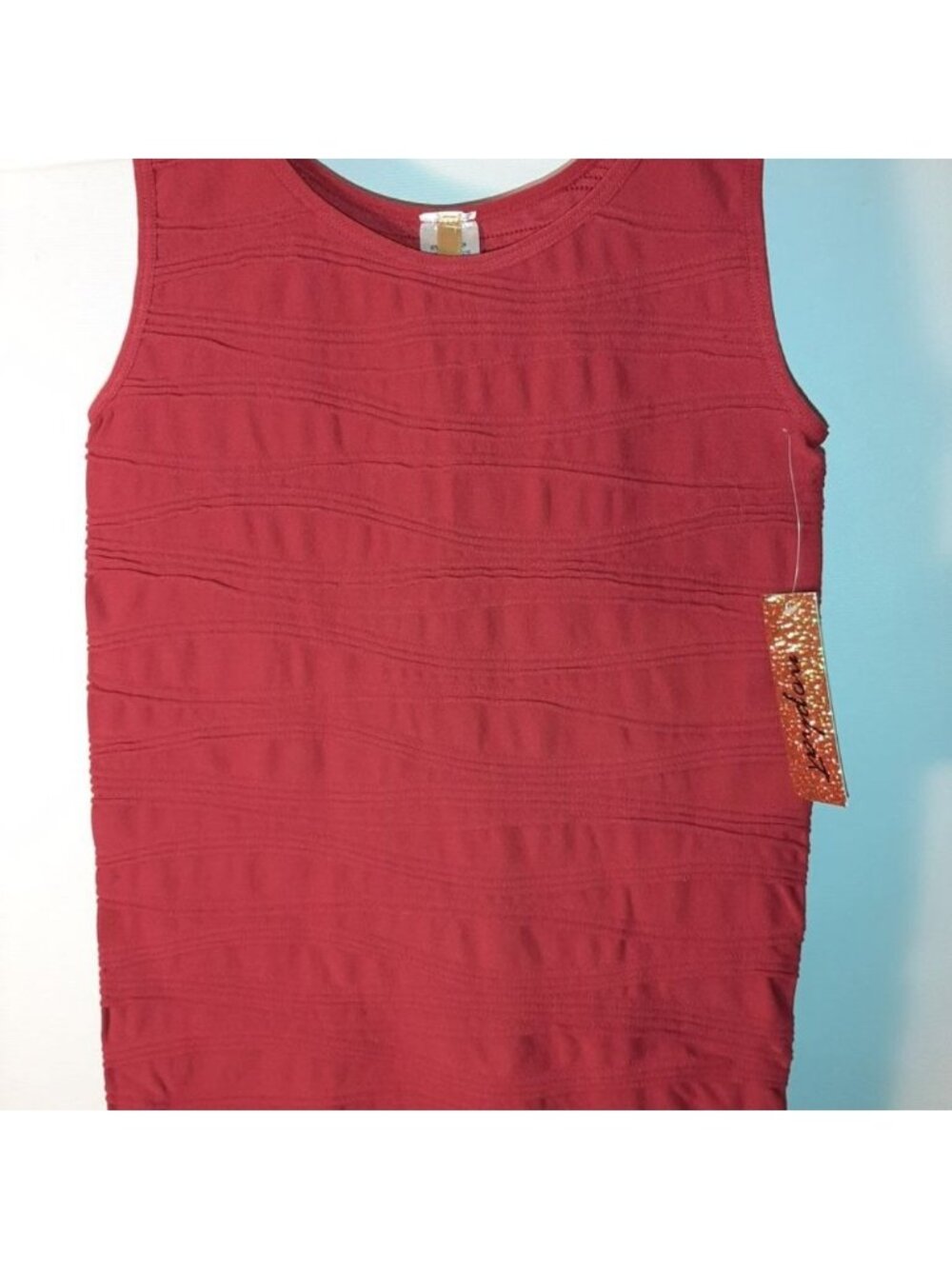 sleeveless Top~ Stretch~ Red - Picture 3 of 9